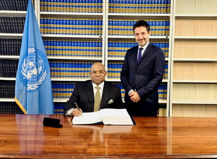 Signature du traité BBNJ par l'ambassadeur Mohamed-Siad Doualeh
