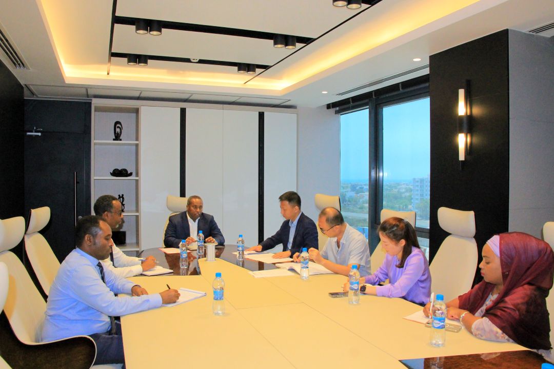 Rencontre entre le Ministre de l’Énergie et une délégation du Groupe China Urban-Rural Holding autour de l’exploitation du sel du Lac Assal