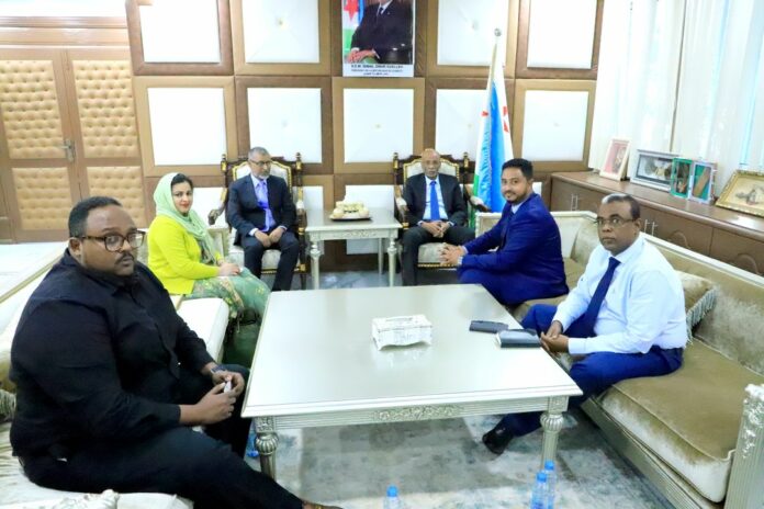 le ministre du Travail reçoit l’ambassadeur basé à Riyad (2)