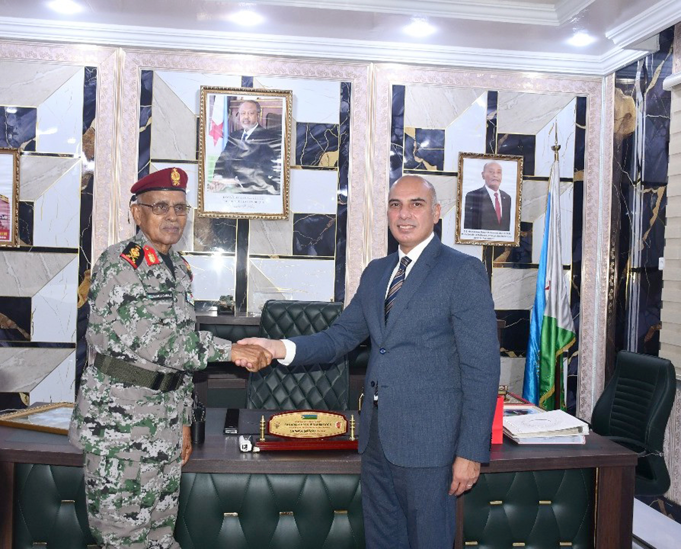 Le général Zakaria Cheikh Ibrahim reçoit l’ambassadeur d’Égypte