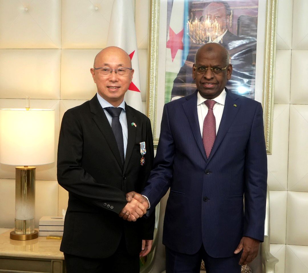 Un hommage vibrant aux diplomates français et japonais