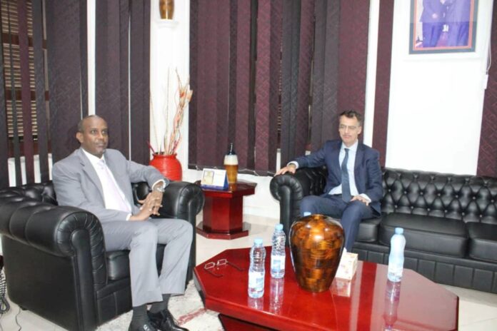 Le Ministre de la Communication reçoit le nouvel ambassadeur de France auprès de la République de Djibouti (1)
