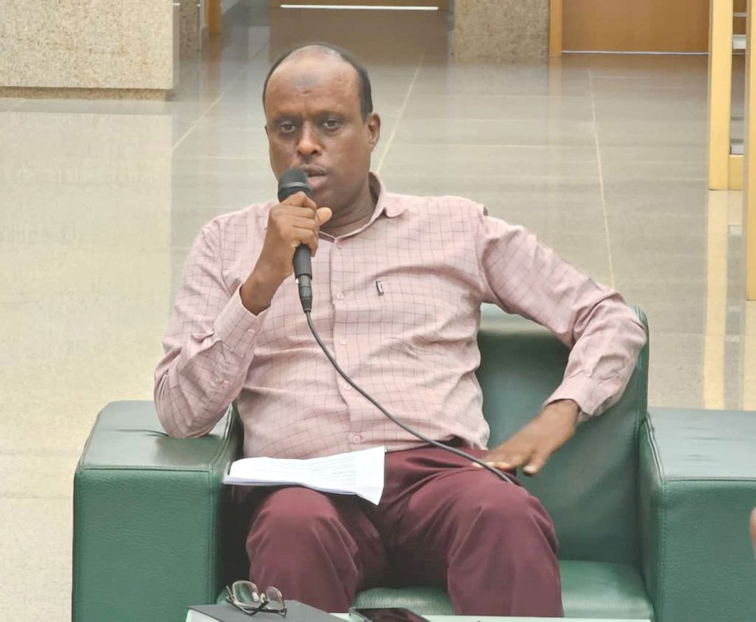 « Décoloniser l’esprit, pour une pensée africaine », une conférence littéraire animée par Dr Moussa Souleiman Obsieh