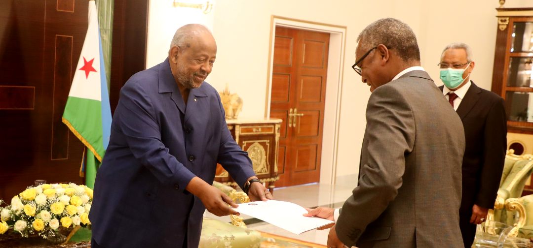 Le Président Guelleh reçoit les Lettres de Créances de deux nouveaux Ambassadeurs affectés auprès de notre pays