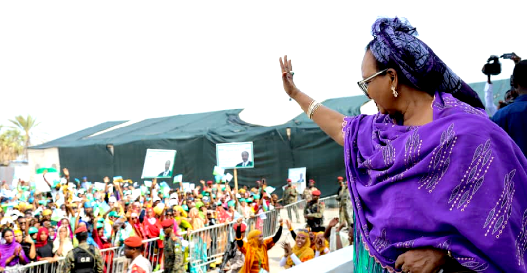 La Première Dame du pays et Présidente de l’UNFD, Marwo Kadra Mahmoud Haïd rend hommage aux femmes djiboutiennes en leur exprimant remerciements et reconnaissance...”