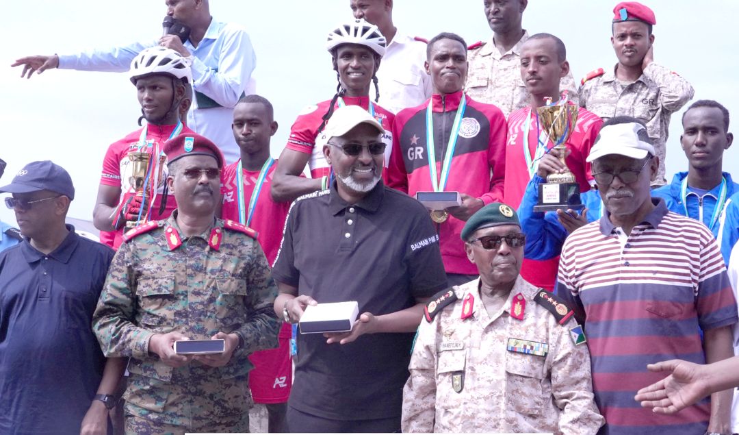 Le Triathlon-Relais scolaire et militaire fait ses premiers pas sur la plage du Héron