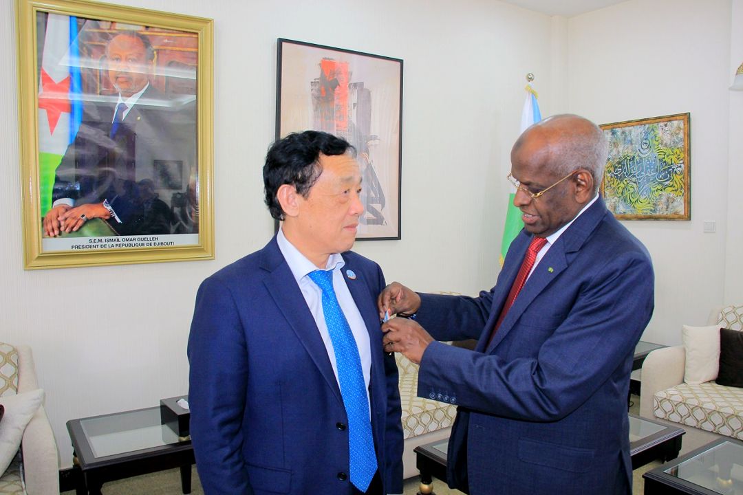 Le Premier ministre élève Qu Dongyu au rang de chevalier de l’Ordre du 27 juin