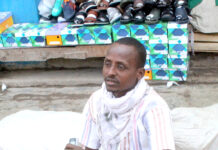 Rubrique Un Jour Un Métier Le savoir-faire d’Abdillahi : un cordonnier au cœur de la ville