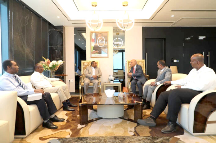 Le Ministre de l’Énergie échange avec la Banque Misr Djibouti sur les énergies renouvelables et le développement durable