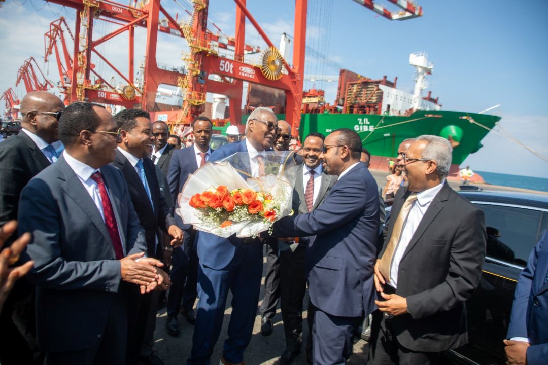 La délégation conduite par le Premier ministre éthiopien en visite stratégique aux ports de Djibouti pour renforcer la coopération bilatérale