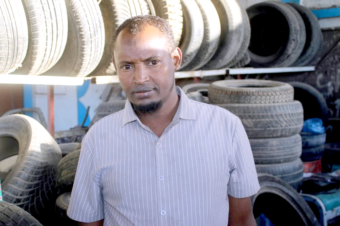 Rubrique Un Jour Un Metier : Ayoub, un vulcanisateur passionné