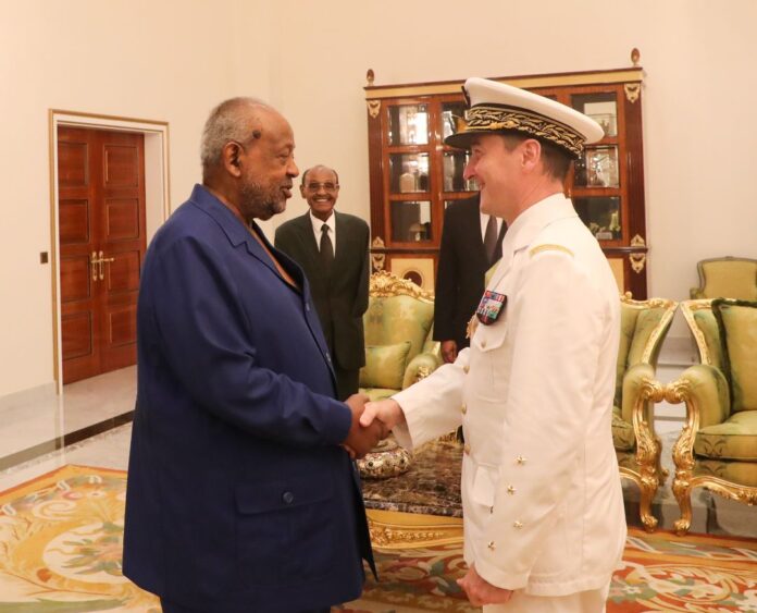 Le Président Guelleh reçoit le nouveau Chef d’état-major général des forces armées françaises