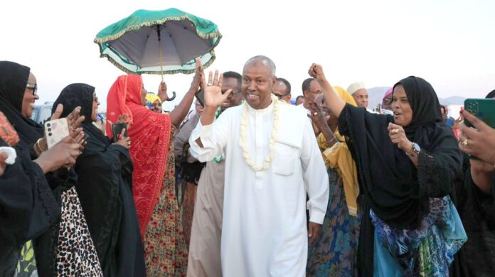 A LA UNE Ali-Sabieh forte mobilisation autour du candidat de l’UMP lors d’une grande soirée de soutien (3)