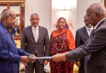 Le Président Guelleh reçoit les Lettres de Créances du nouvel Ambassadeur de Somalie auprès de notre pays