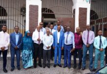 Première tournée de terrain pour le ministre de la Communication au cœur de ses services