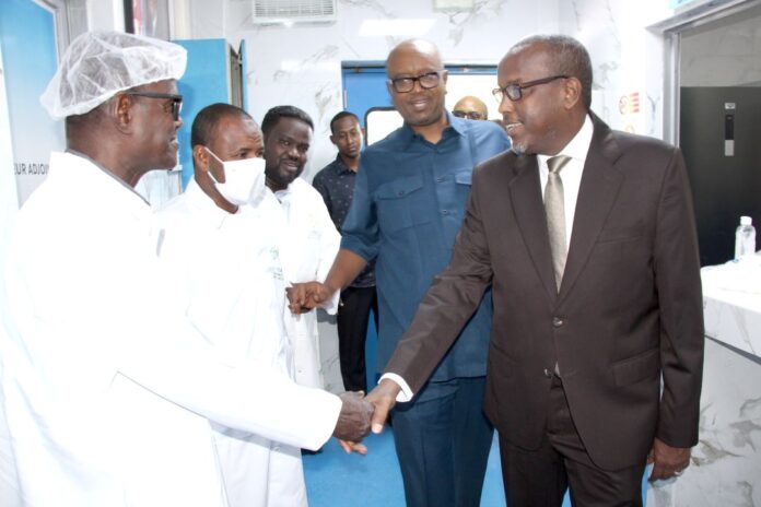 Sécurité sanitaire des aliments le ministre RadwanAbdillahiBahdon en visite au Laboratoire national d’analyse alimentaire (2)