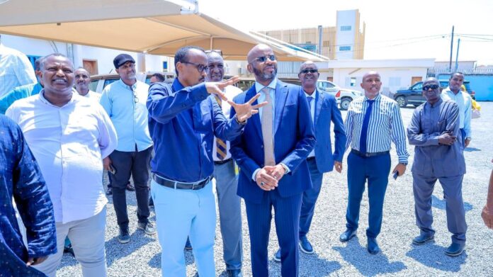 Télécommunications le ministre Mohamed Abdoulkader Moussa Helem au cœur des infrastructures stratégiques de Djibouti Télécom (2)