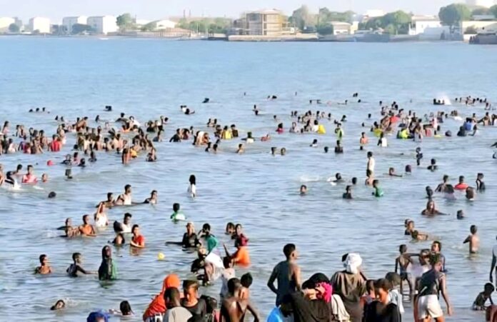 Quand la ville s'embrase la mer devient refuge (8)