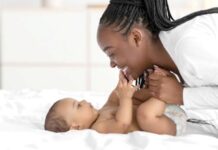 Chaleur estivale : quand le port de la couche devient une source d’inconfort pour les bébés